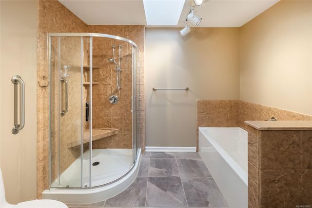 Bathtub and Shower at 21 - 529 Johnstone Road, French Creek, Parksville/Qualicum Bathtub and Shower at 21 - 529 Johnstone Road, French Creek, Parksville/Qualicum