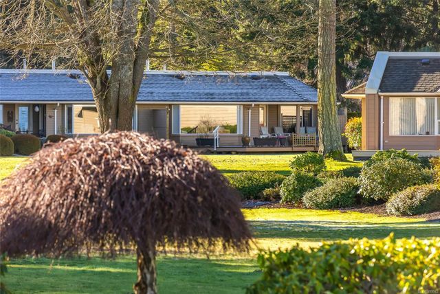 Exterior Townhome at 21 - 529 Johnstone Road, French Creek, Parksville/Qualicum Exterior Townhome at 21 - 529 Johnstone Road, French Creek, Parksville/Qualicum