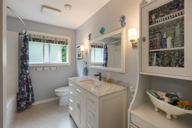 Bathroom at 2311 Mate Place, Nanoose, Parksville/Qualicum