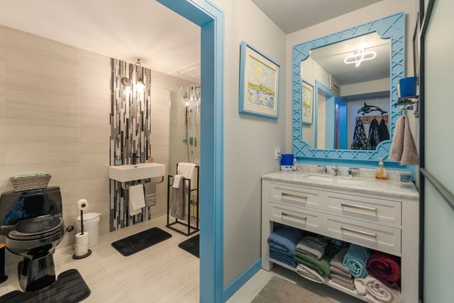 Ensuite Bathroom at 2311 Mate Place, Nanoose, Parksville/Qualicum