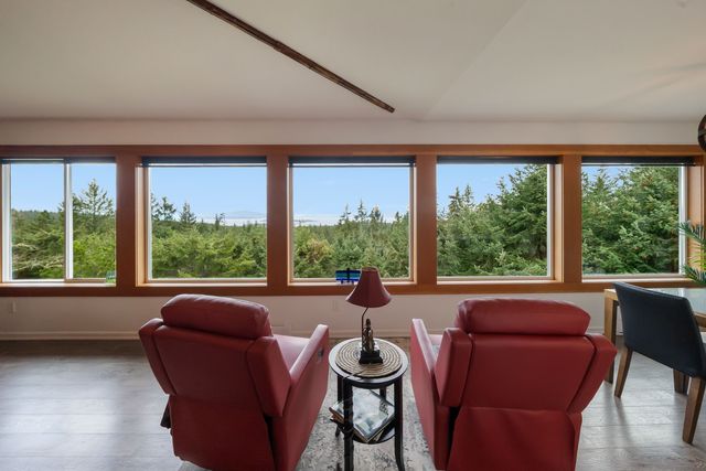 Lounge Area at 2311 Mate Place, Nanoose, Parksville/Qualicum Lounge Area at 2311 Mate Place, Nanoose, Parksville/Qualicum