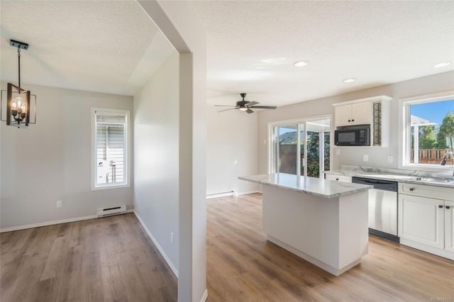 Dining to Kitchen View at 28 Magnolia Drive, Parksville, Parksville/Qualicum