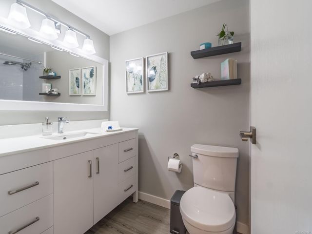 Bathroom at 404 - 3555 Outrigger Road, Nanoose, Parksville/Qualicum Bathroom at 404 - 3555 Outrigger Road, Nanoose, Parksville/Qualicum