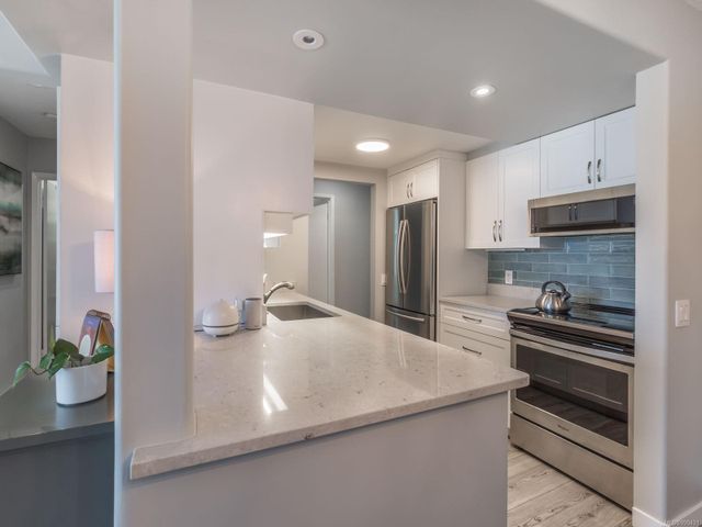 Kitchen Counter at 404 - 3555 Outrigger Road, Nanoose, Parksville/Qualicum Kitchen Counter at 404 - 3555 Outrigger Road, Nanoose, Parksville/Qualicum