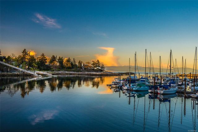 Waterfront  at 404 - 3555 Outrigger Road, Nanoose, Parksville/Qualicum Waterfront  at 404 - 3555 Outrigger Road, Nanoose, Parksville/Qualicum