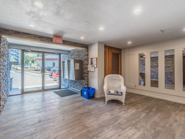 Foyer at 404 - 3555 Outrigger Road, Nanoose, Parksville/Qualicum Foyer at 404 - 3555 Outrigger Road, Nanoose, Parksville/Qualicum