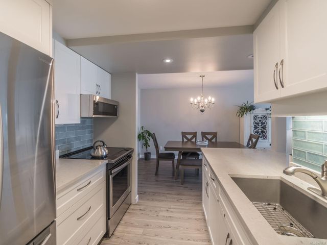 Kitchen at 404 - 3555 Outrigger Road, Nanoose, Parksville/Qualicum Kitchen at 404 - 3555 Outrigger Road, Nanoose, Parksville/Qualicum