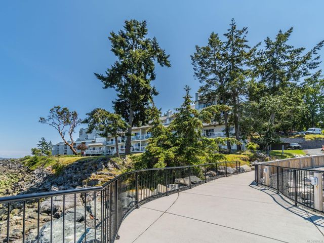 Pathway at 404 - 3555 Outrigger Road, Nanoose, Parksville/Qualicum Pathway at 404 - 3555 Outrigger Road, Nanoose, Parksville/Qualicum