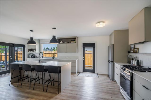 Kitchen at 747 Camas Way, Parksville, Parksville/Qualicum