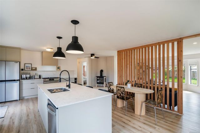Kitchen Bench at 747 Camas Way, Parksville, Parksville/Qualicum