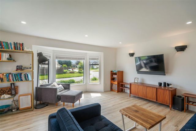 Living Room at 747 Camas Way, Parksville, Parksville/Qualicum