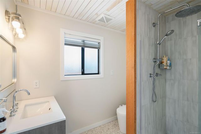 Shower at 747 Camas Way, Parksville, Parksville/Qualicum