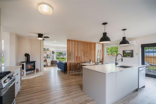 Kitchen at 747 Camas Way, Parksville, Parksville/Qualicum