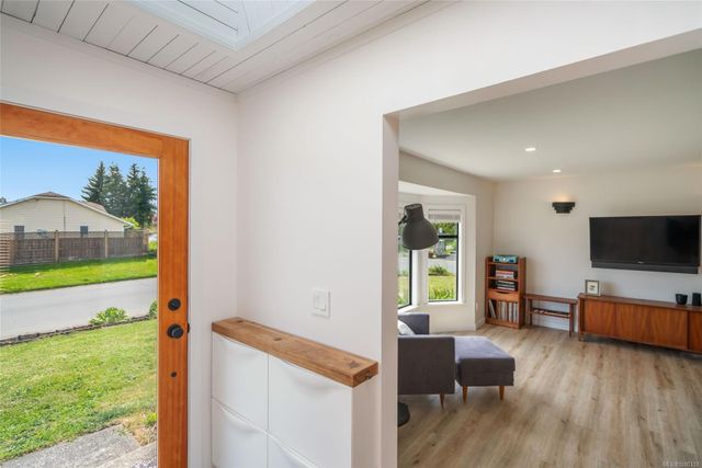 Entrance at 747 Camas Way, Parksville, Parksville/Qualicum