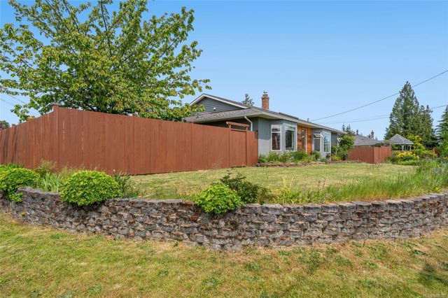 Front Garden at 747 Camas Way, Parksville, Parksville/Qualicum