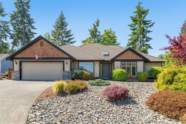 Front of House at 978 Cantebury Place, Qualicum Beach, Parksville/Qualicum