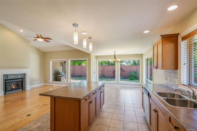 Kitchen at 978 Cantebury Place, Qualicum Beach, Parksville/Qualicum