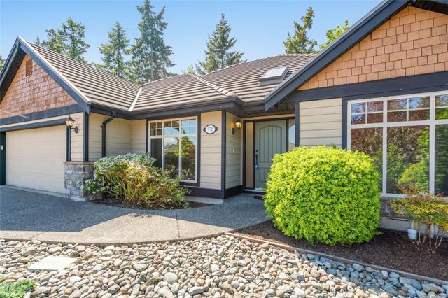Front Entrance at 978 Cantebury Place, Qualicum Beach, Parksville/Qualicum