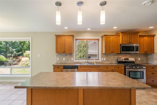 Kitchen at 978 Cantebury Place, Qualicum Beach, Parksville/Qualicum