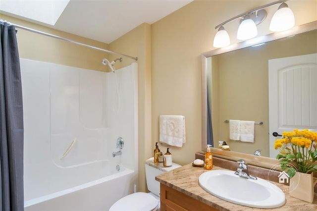 Bathroom at 978 Cantebury Place, Qualicum Beach, Parksville/Qualicum