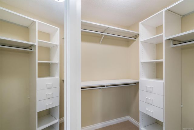 Walk in Closet at 978 Cantebury Place, Qualicum Beach, Parksville/Qualicum