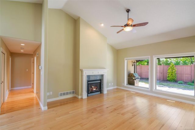 Living Room and Fireplace at 978 Cantebury Place, Qualicum Beach, Parksville/Qualicum