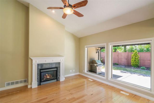 Fireplace at 978 Cantebury Place, Qualicum Beach, Parksville/Qualicum