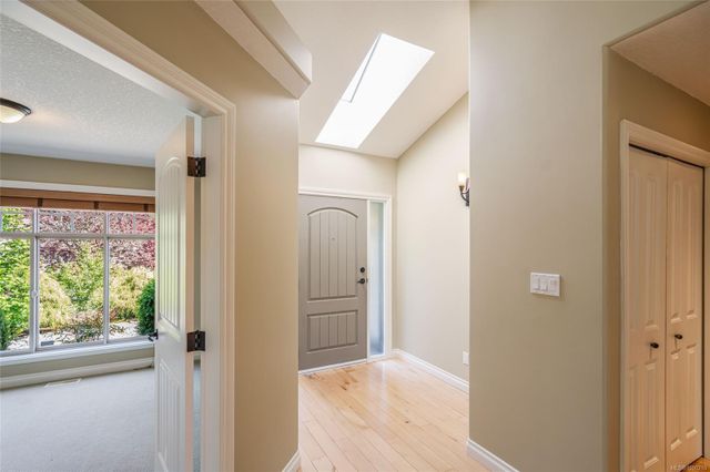 Entrance and Hallway at 978 Cantebury Place, Qualicum Beach, Parksville/Qualicum