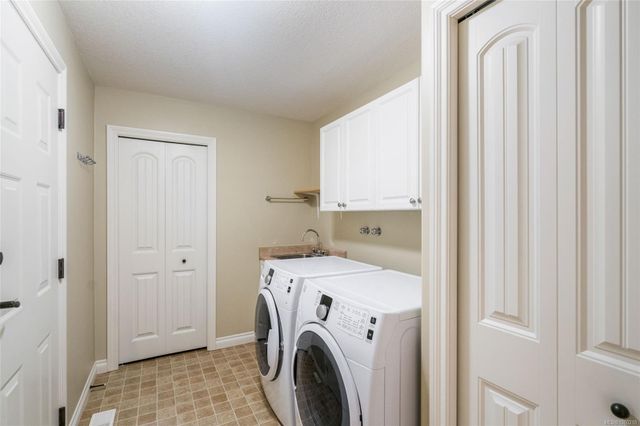 Library at 978 Cantebury Place, Qualicum Beach, Parksville/Qualicum