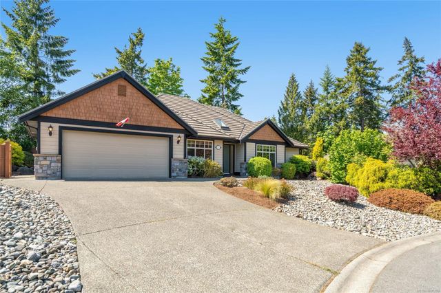 Driveway View at 978 Cantebury Place, Qualicum Beach, Parksville/Qualicum