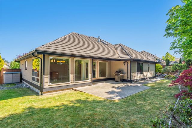 Garden at 978 Cantebury Place, Qualicum Beach, Parksville/Qualicum