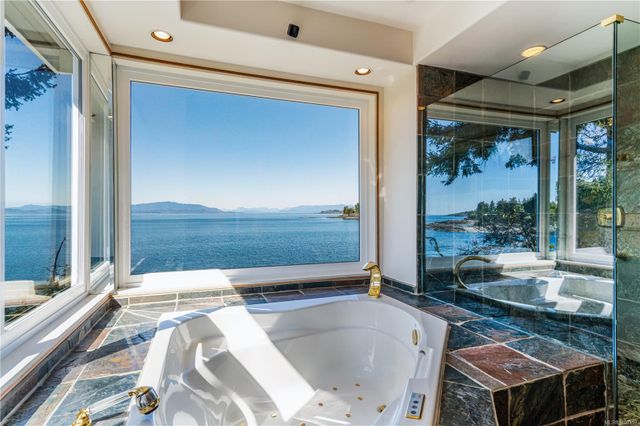 Bathtub Views at 1555 Seacrest Road, Nanoose, Parksville/Qualicum Bathtub Views at 1555 Seacrest Road, Nanoose, Parksville/Qualicum