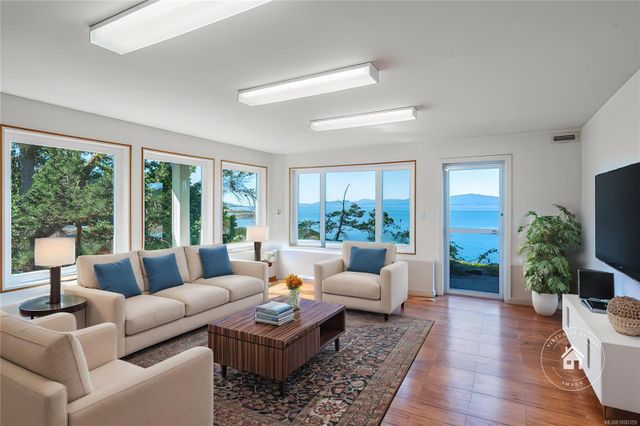 Sitting Area at 1555 Seacrest Road, Nanoose, Parksville/Qualicum Sitting Area at 1555 Seacrest Road, Nanoose, Parksville/Qualicum