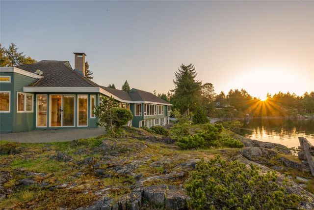 Home Sensitively Nestled into the Landscape at 1555 Seacrest Road, Nanoose, Parksville/Qualicum Home Sensitively Nestled into the Landscape at 1555 Seacrest Road, Nanoose, Parksville/Qualicum