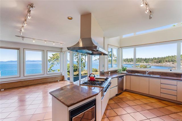 Kitchen at 1555 Seacrest Road, Nanoose, Parksville/Qualicum Kitchen at 1555 Seacrest Road, Nanoose, Parksville/Qualicum