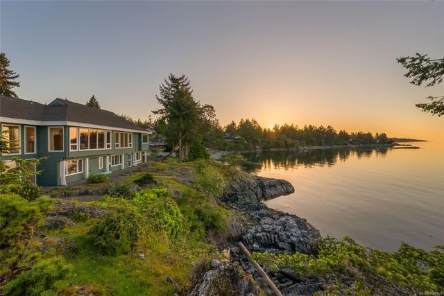 Twilight Oceanfront at 1555 Seacrest Road, Nanoose, Parksville/Qualicum Twilight Oceanfront at 1555 Seacrest Road, Nanoose, Parksville/Qualicum