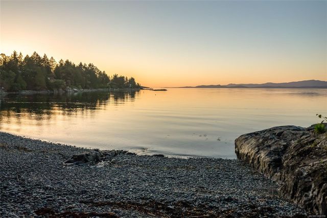 Beachfront at 1555 Seacrest Road, Nanoose, Parksville/Qualicum Beachfront at 1555 Seacrest Road, Nanoose, Parksville/Qualicum