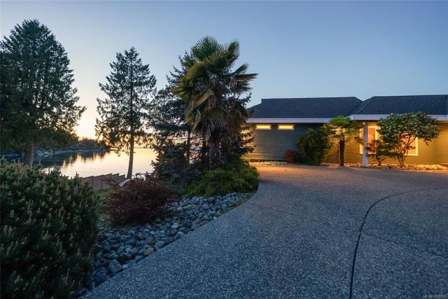 Driveway at 1555 Seacrest Road, Nanoose, Parksville/Qualicum Driveway at 1555 Seacrest Road, Nanoose, Parksville/Qualicum