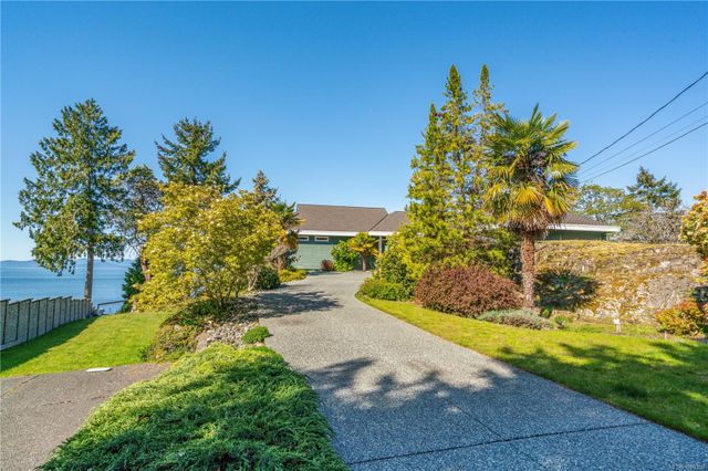 Driveway at 1555 Seacrest Road, Nanoose, Parksville/Qualicum Driveway at 1555 Seacrest Road, Nanoose, Parksville/Qualicum