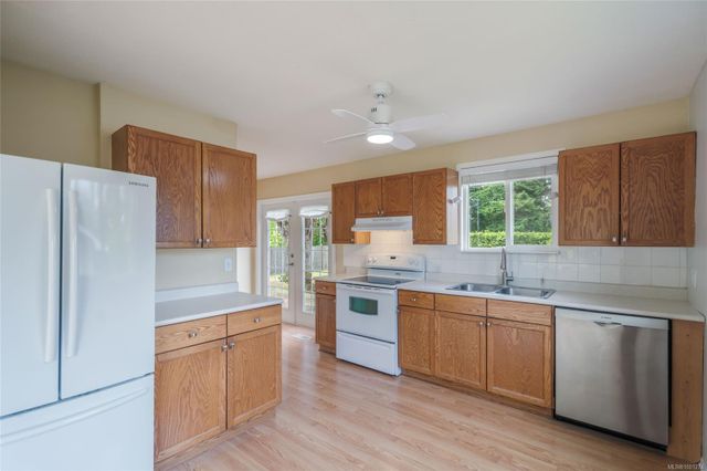 Kitchen at 6973 Jacks Road, Lower Lantzville, Nanaimo
