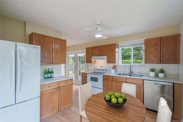 Kitchen at 6973 Jacks Road, Lower Lantzville, Nanaimo