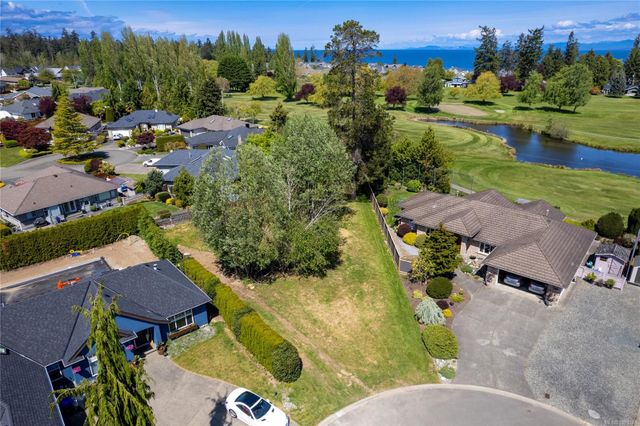 View of Lot and Neighbouring Houses at 476 Dogleg Close, Qualicum Beach, Parksville/Qualicum