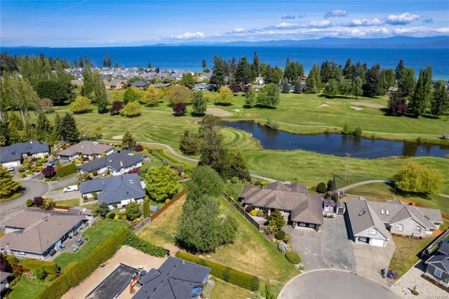 Golf Course and Ocean Nearby at 476 Dogleg Close, Qualicum Beach, Parksville/Qualicum