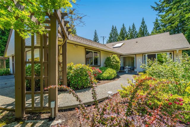 Landscaped Exterior View at 18 - 885 S Berwick Road, Qualicum Beach, Parksville/Qualicum