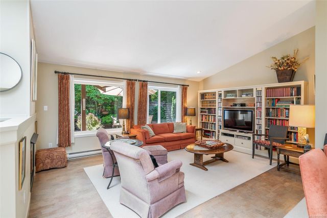 885-berwick-qualicum-beach-parksvillequalicum-04 at 18 - 885 S Berwick Road, Qualicum Beach, Parksville/Qualicum