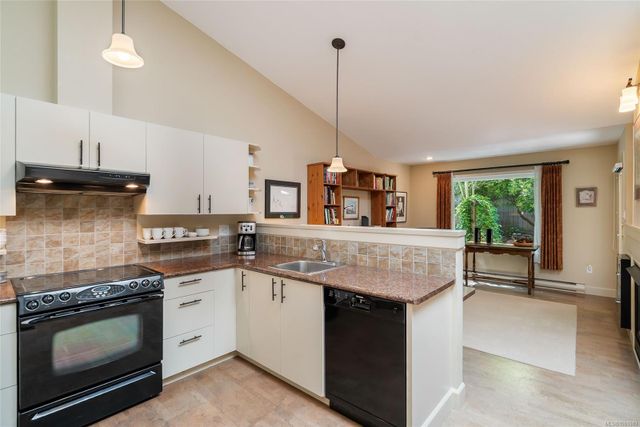 885-berwick-qualicum-beach-parksvillequalicum-06 at 18 - 885 S Berwick Road, Qualicum Beach, Parksville/Qualicum