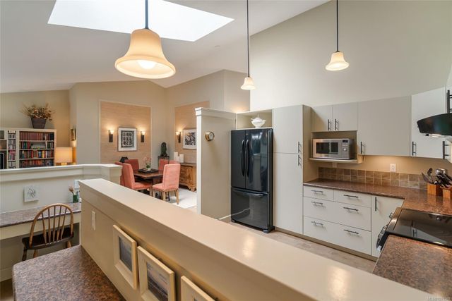 885-berwick-qualicum-beach-parksvillequalicum-07 at 18 - 885 S Berwick Road, Qualicum Beach, Parksville/Qualicum