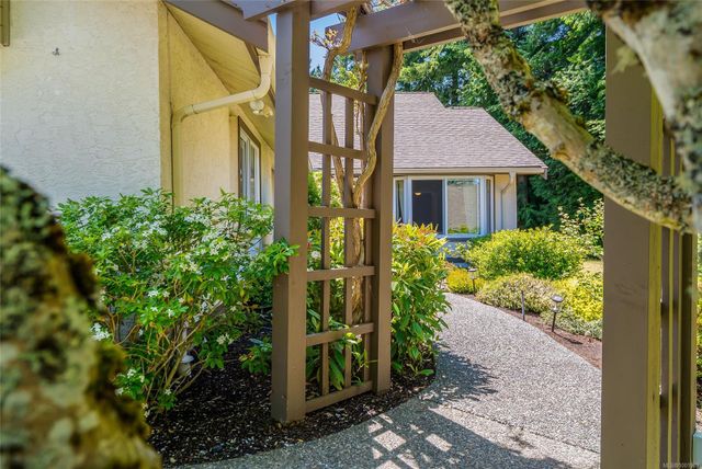 885-berwick-qualicum-beach-parksvillequalicum-21 at 18 - 885 S Berwick Road, Qualicum Beach, Parksville/Qualicum