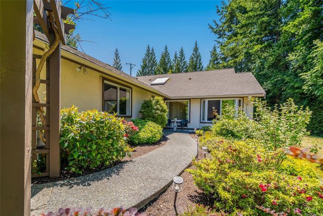 885-berwick-qualicum-beach-parksvillequalicum-22 at 18 - 885 S Berwick Road, Qualicum Beach, Parksville/Qualicum