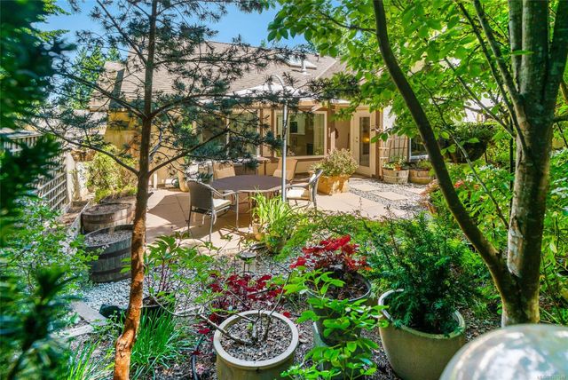 885-berwick-qualicum-beach-parksvillequalicum-47 at 18 - 885 S Berwick Road, Qualicum Beach, Parksville/Qualicum